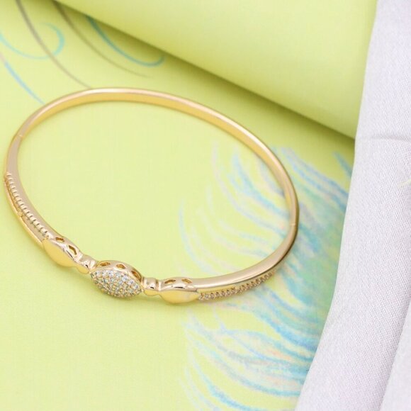 Rose Gold Bangle with Oval Crystal Centerpiece, XPBL0575 - Picture 3 of 12